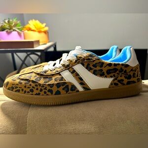 Leopard Print Sneakers with White Stripes
Never worn